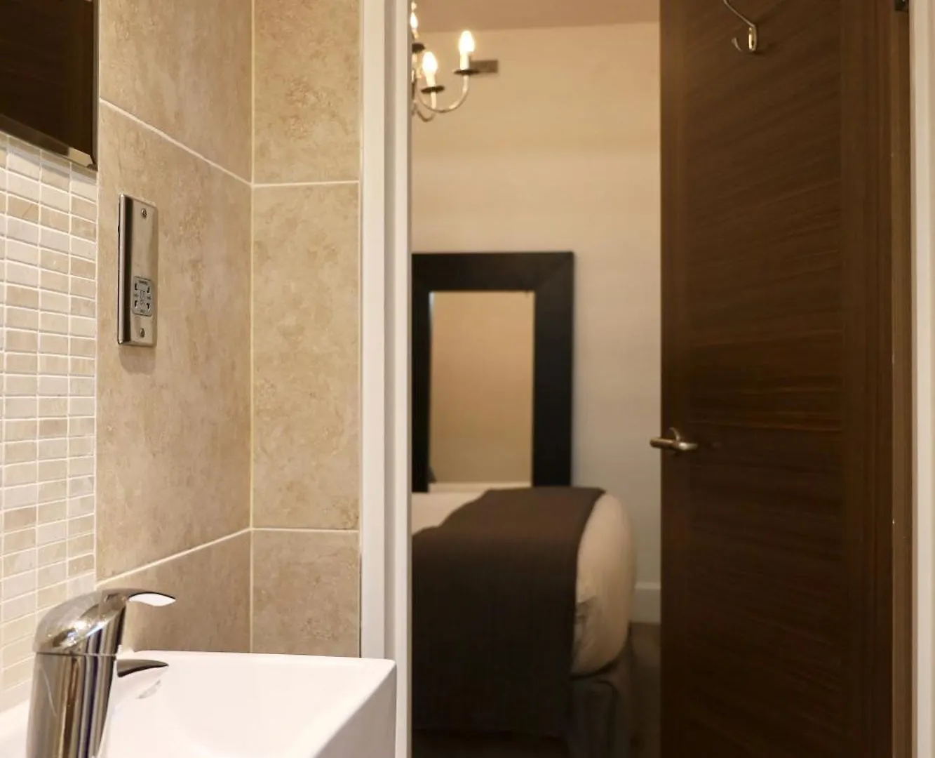 Brighton Inn Boutique Guest Accommodation 4*,