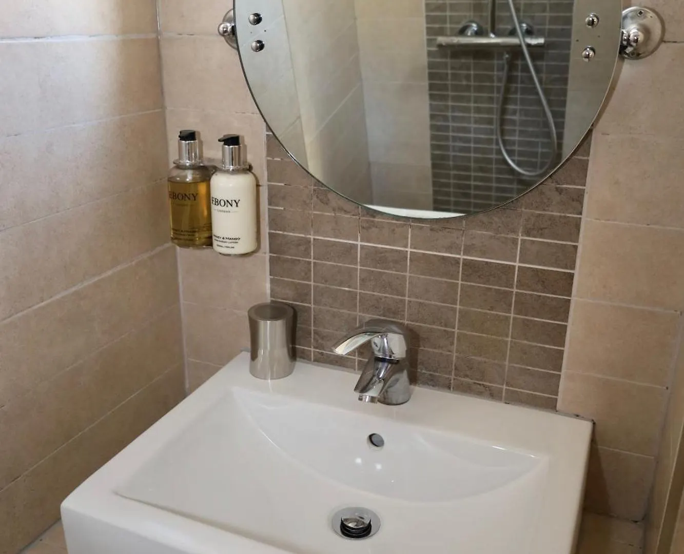 Bed & Breakfast Brighton Inn Boutique Guest Accommodation